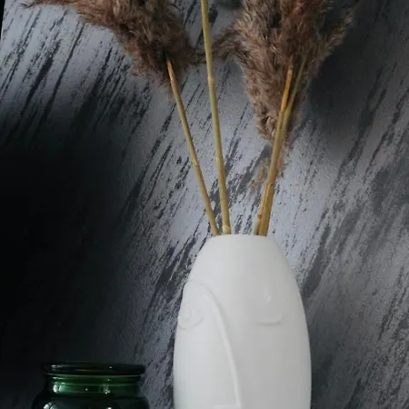 White Hill موستار