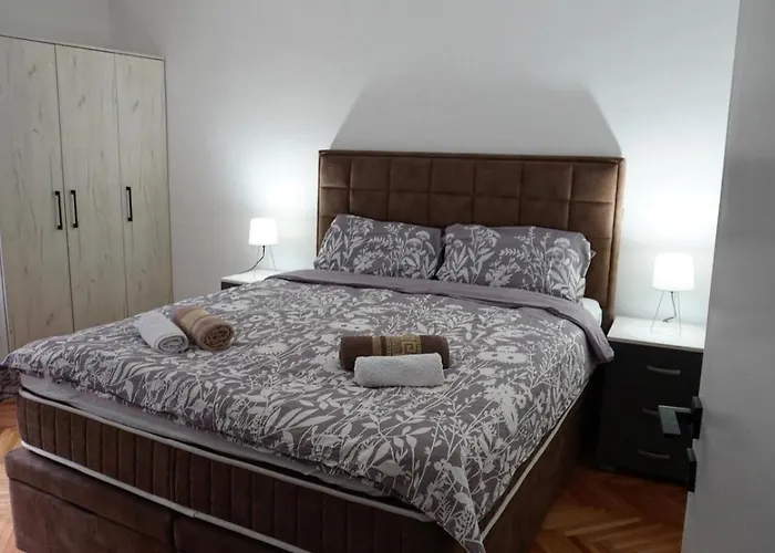 White Hill アパート *